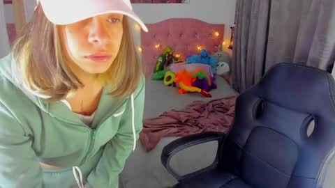 Snapshot of saralolo420 chatting on December 2024 12:44:02 AM sara online show from December 2024 12:44:02 AM