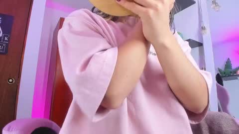 Snapshot of saralolo420 chatting on February 2025 01:58:01 AM sara online show from February 2025 01:58:01 AM