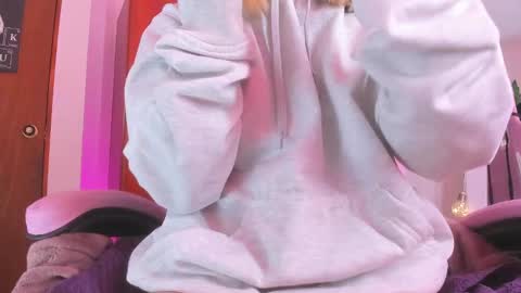 Snapshot of saralolo420 chatting on February 2025 09:56:02 PM sara online show from February 2025 09:56:02 PM