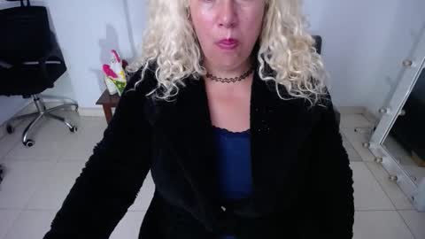 Saraloves online show from November 2025 01:48:02 AM