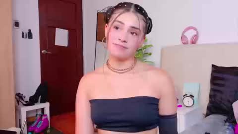 Sara online show from September 2025 09:05:02 PM