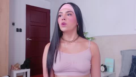 Sara online show from November 2025 08:21:01 PM