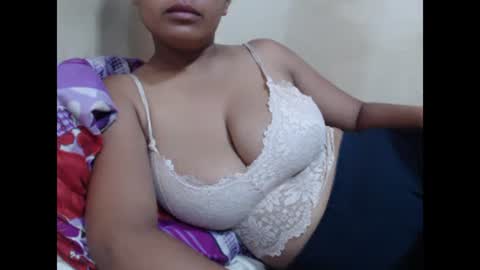 Snapshot of saronette chatting on January 2025 07:17:01 AM saronette online show from January 2025 07:17:01 AM