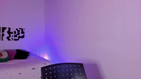 Snapshot of sarrah_3 chatting on February 2025 08:13:02 PM Sara online show from February 2025 08:13:02 PM