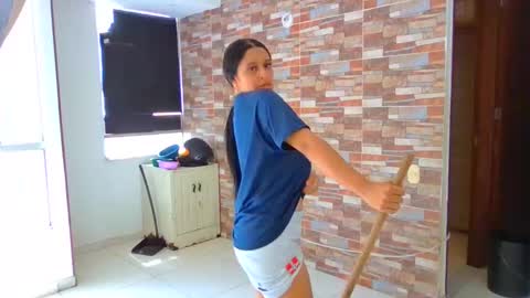 Camila online show from October 2025 05:35:01 PM