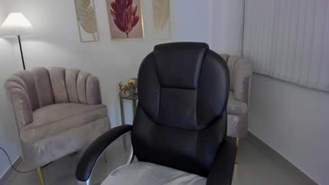 saskia litt online show from November 2025 05:07:02 AM