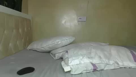 Snapshot of sassie_bee chatting on February 2025 11:21:02 PM sassie_bee online show from February 2025 11:21:02 PM