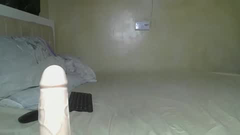 Snapshot of sassie_bee chatting on February 2025 09:52:02 PM sassie_bee online show from February 2025 09:52:02 PM