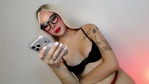 Tiffanie online show from November 2025 12:54:01 AM