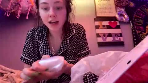 Snapshot of sassyseductive chatting on April 2026 08:57:02 PM sassyseductive online show from April 2026 08:57:02 PM