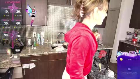 Snapshot of saturnine_princess chatting on December 2025 11:20:01 PM Saturn Girl online show from December 2025 11:20:01 PM