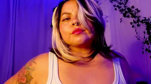 Snapshot of satyn_doll chatting on December 2024 12:23:01 AM Gina George online show from December 2024 12:23:01 AM