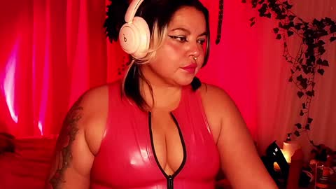 Snapshot of satyn_doll chatting on December 2024 12:39:02 AM Gina George online show from December 2024 12:39:02 AM