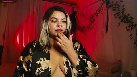 Snapshot of satyn_doll chatting on December 2024 12:26:01 AM Gina George online show from December 2024 12:26:01 AM