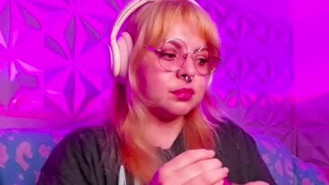 Snapshot of satyn_doll chatting on October 2025 02:18:01 AM Gina George online show from October 2025 02:18:01 AM