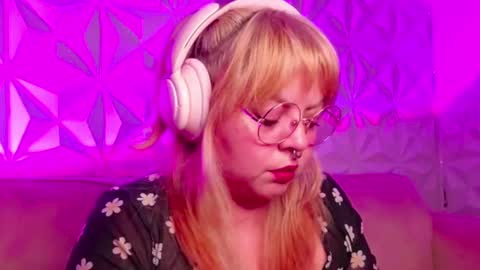 Snapshot of satyn_doll chatting on October 2025 11:25:01 PM Gina George online show from October 2025 11:25:01 PM