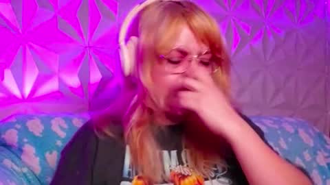 Snapshot of satyn_doll chatting on October 2025 11:04:01 PM Gina George online show from October 2025 11:04:01 PM