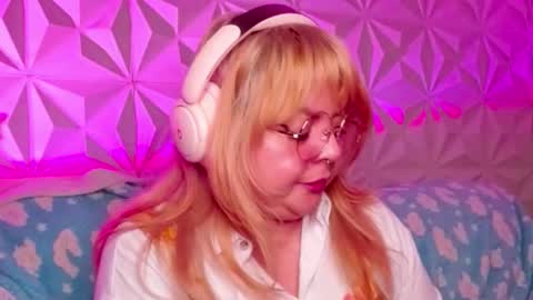 Snapshot of satyn_doll chatting on October 2025 01:50:01 AM Gina George online show from October 2025 01:50:01 AM