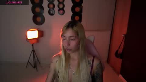 I AM JENN  online show from April 2026 03:44:02 AM