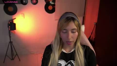 I AM JENN  online show from April 2026 04:12:01 AM