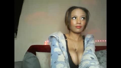 Snapshot of saucy_shanice chatting on February 2025 07:21:01 PM Shaniiice online show from February 2025 07:21:01 PM