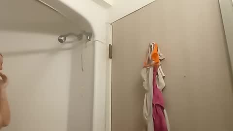 Snapshot of saucybear666 chatting on January 2025 12:49:01 AM SnowBunny online show from January 2025 12:49:01 AM