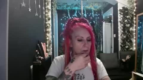 SaucySky online show from November 2025 10:03:02 PM