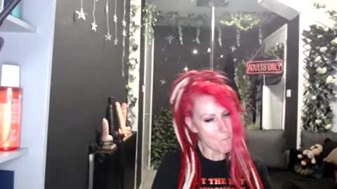 SaucySky online show from April 2026 09:34:02 PM