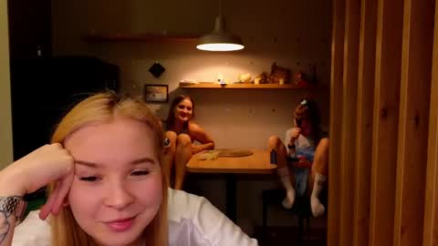 LUNA and ANNA    online show from February 2025 05:16:01 PM