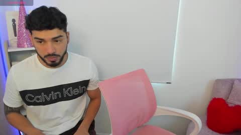 Snapshot of savagesweethearts chatting on December 2024 05:23:02 PM savagesweethearts online show from December 2024 05:23:02 PM