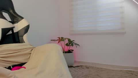 Savannahwildee online show from June 2026 11:43:02 AM