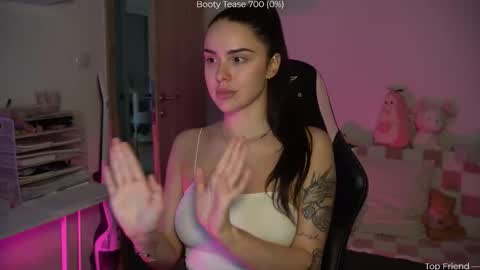 Naomi online show from December 2025 07:40:02 PM