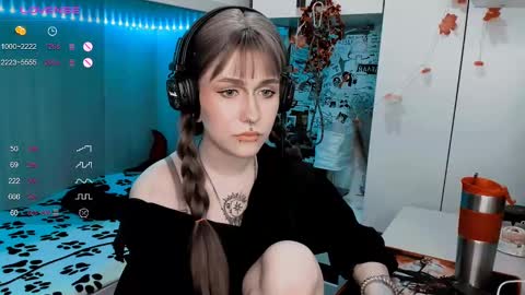 pronoun she. name Mary. age 21. online show from February 2025 03:20:01 PM