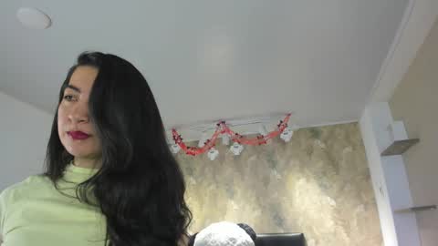 Saya Amaretto  online show from October 2025 07:02:01 PM