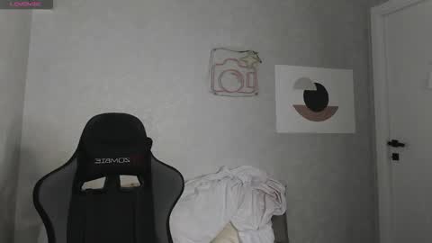 Kira  GMT 7 Mon Thu-Sun  0800am-0200pm  online show from December 2025 01:32:02 AM