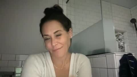 Good Girls Say Please...and Thank You online show from November 2025 03:56:02 PM