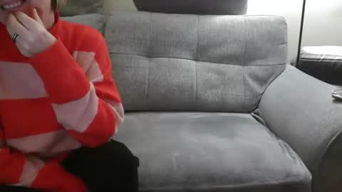 Snapshot of sb_couple chatting on December 2024 06:49:01 PM SB Couple online show from December 2024 06:49:01 PM