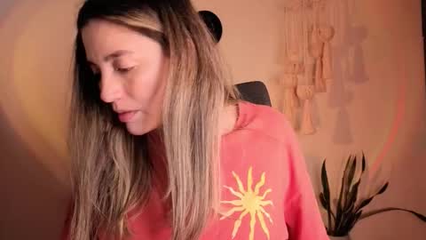 Snapshot of scalertt__steel_ chatting on November 2025 05:02:01 PM Venus online show from November 2025 05:02:01 PM