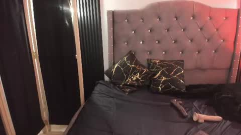 Snapshot of scarbadgirl_ chatting on June 2026 04:02:01 AM scarbadgirl_ online show from June 2026 04:02:01 AM