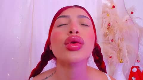Snapshot of scarleett_jones chatting on December 2025 09:34:02 PM scarleett jones online show from December 2025 09:34:02 PM