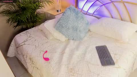 Snapshot of scarlet__hill chatting on January 2025 03:22:01 AM scarlet hill online show from January 2025 03:22:01 AM