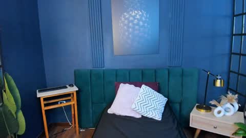 Scarlet Edwars online show from April 2026 07:03:02 PM