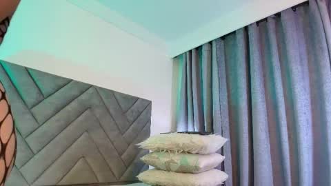 scarlet_queen7 online show from April 2026 06:47:01 PM