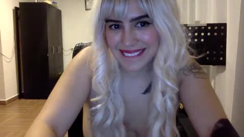 Snapshot of scarlet_whisper chatting on January 2025 04:27:02 AM scarlet whisper online show from January 2025 04:27:02 AM