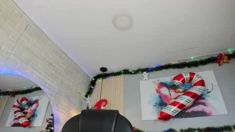 Scarlet online show from December 2025 07:43:02 PM