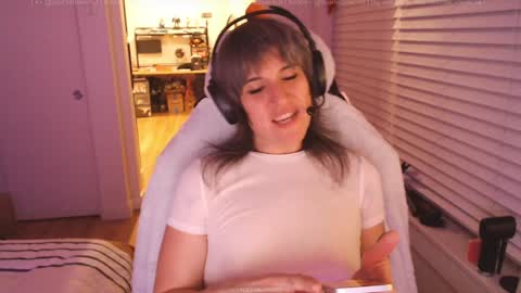 Snapshot of scarletbrainrot chatting on December 2024 04:25:01 AM scarlet3 online show from December 2024 04:25:01 AM