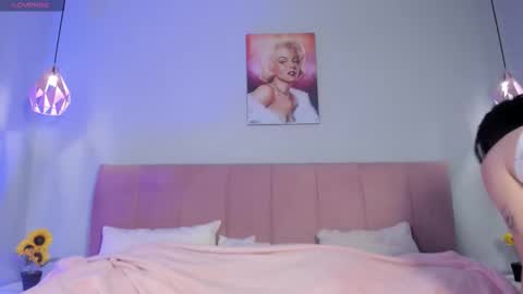 Scarlet  online show from March 2026 09:21:01 PM