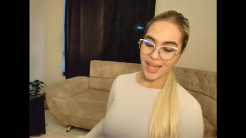 Snapshot of scarleth_baby chatting on March 2026 11:22:02 PM Alaia Domina online show from March 2026 11:22:02 PM