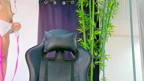 Denis online show from November 2025 04:42:01 PM