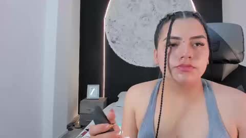 Snapshot of scarletmoon1_ chatting on October 2025 08:31:01 PM Scarlet online show from October 2025 08:31:01 PM